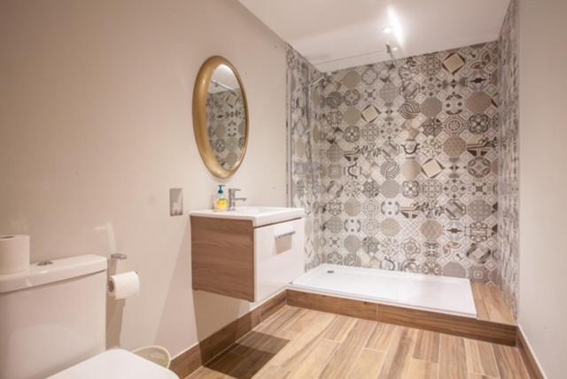 Stylish 2 Bedroom Apartment In Park Circus, West End Глазгоу Екстериор снимка