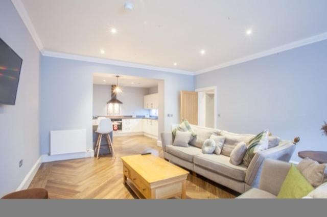 Stylish 2 Bedroom Apartment In Park Circus, West End Глазгоу Екстериор снимка